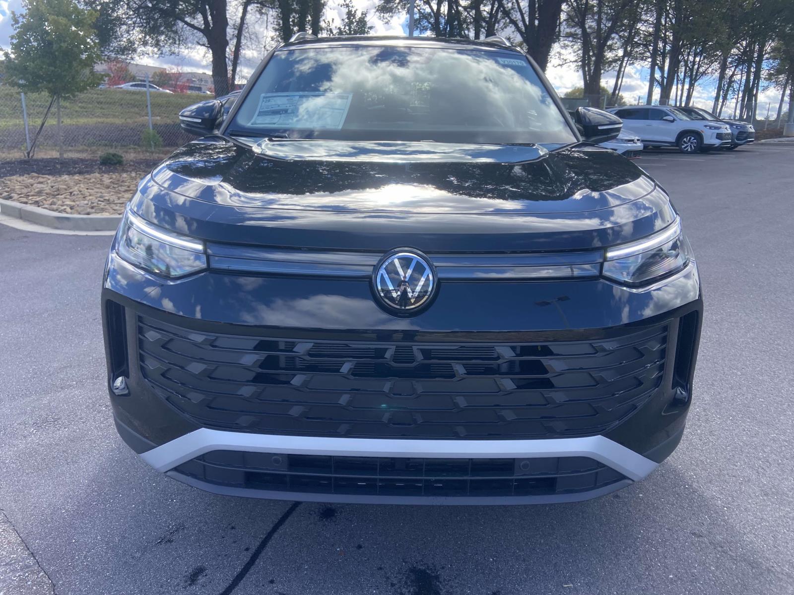 2026 Volkswagen Tiguan SE Sport photo 2