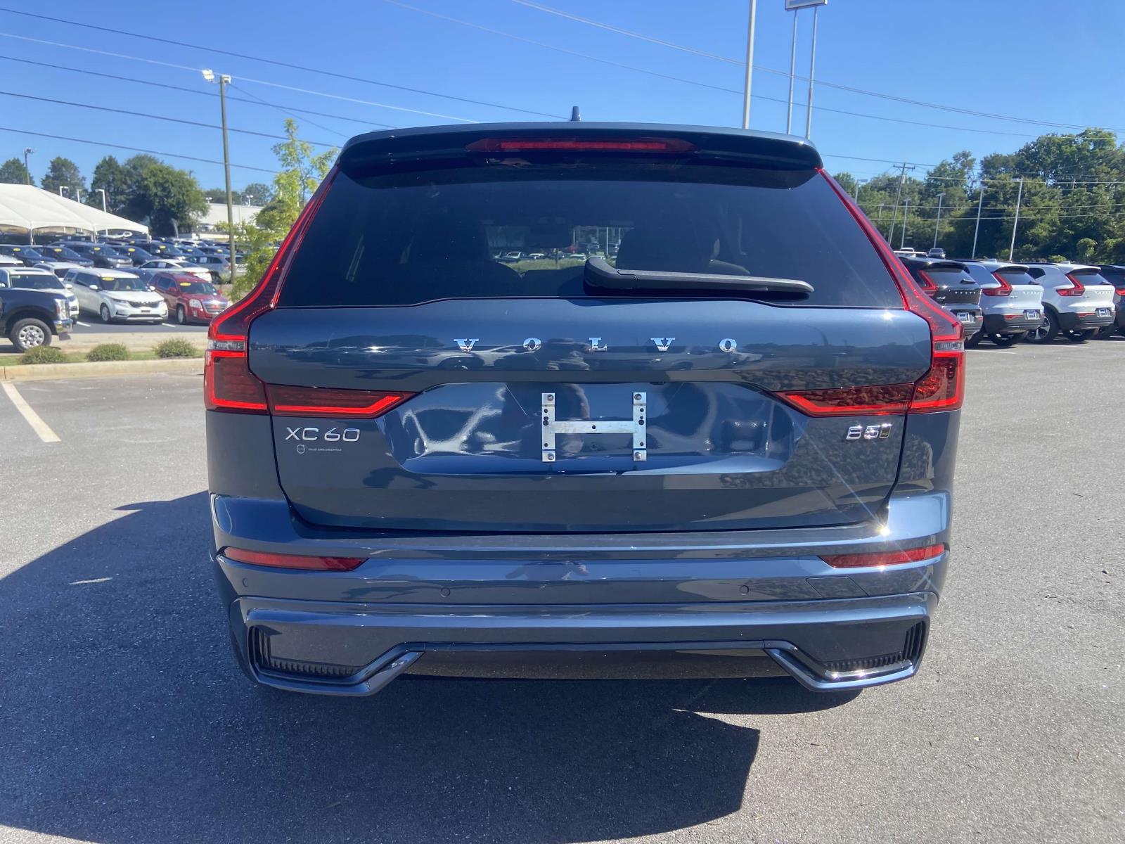 2026 Volvo XC60 Core - Photo 8
