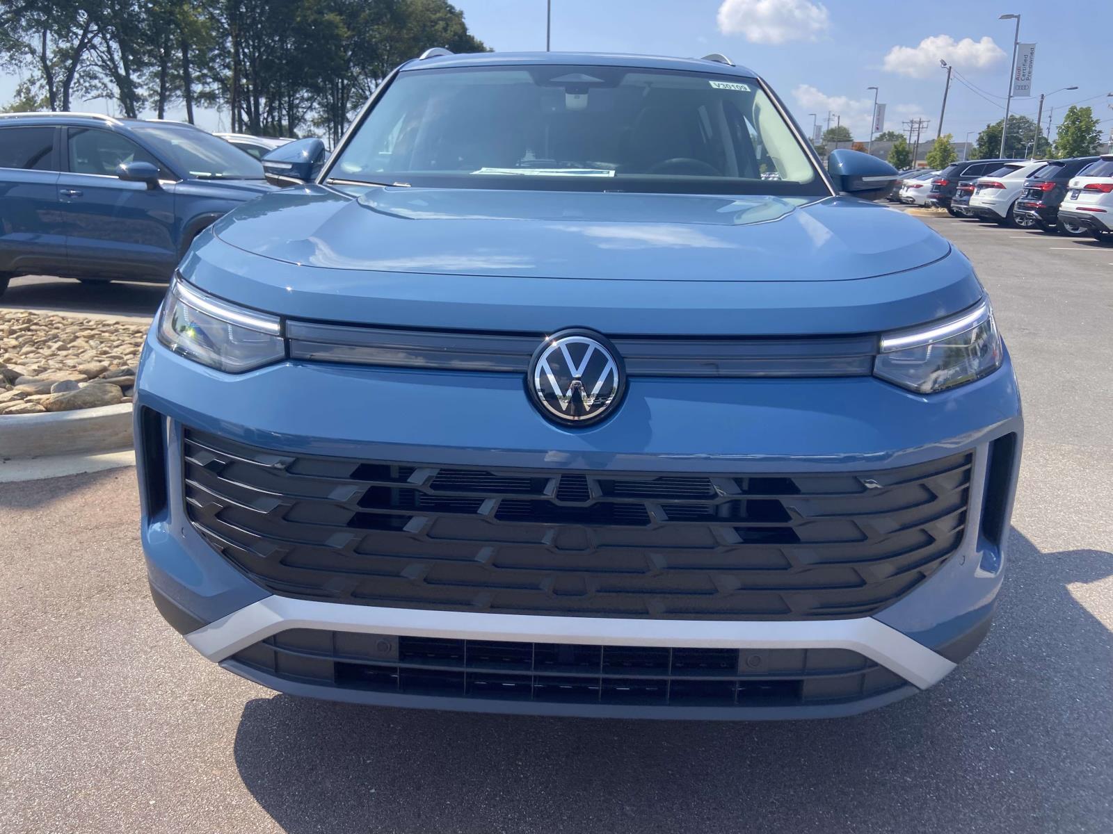 2025 Volkswagen Tiguan SE photo 2