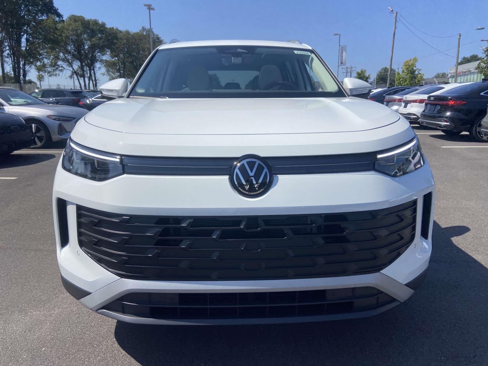 2025 Volkswagen Tiguan SE photo 2