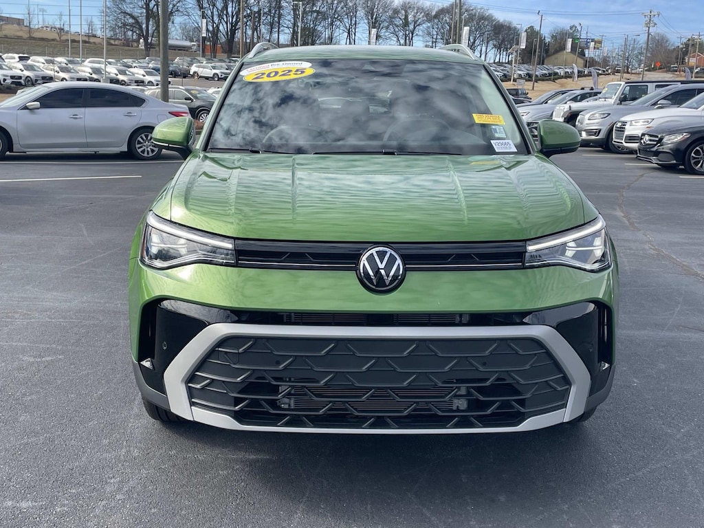 Certified 2025 Volkswagen Taos SE FWD Sport Utility