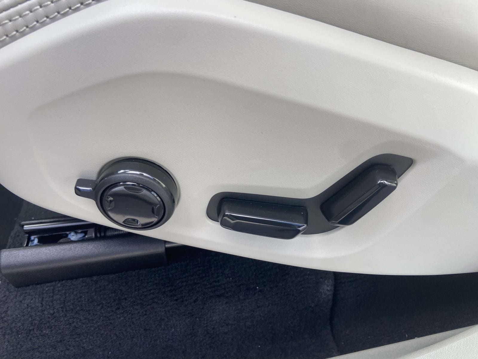 2026 Volvo XC90 Ultra - Photo 19