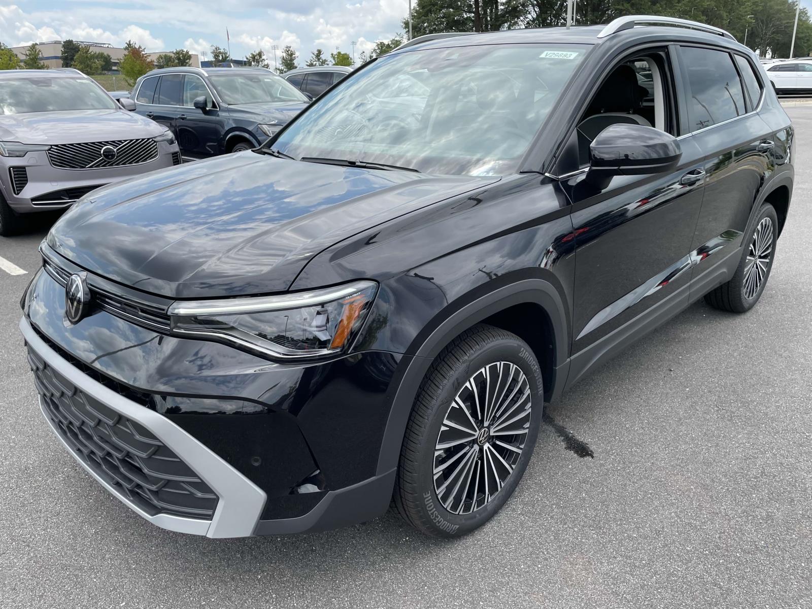 2025 Volkswagen Taos SE photo 3