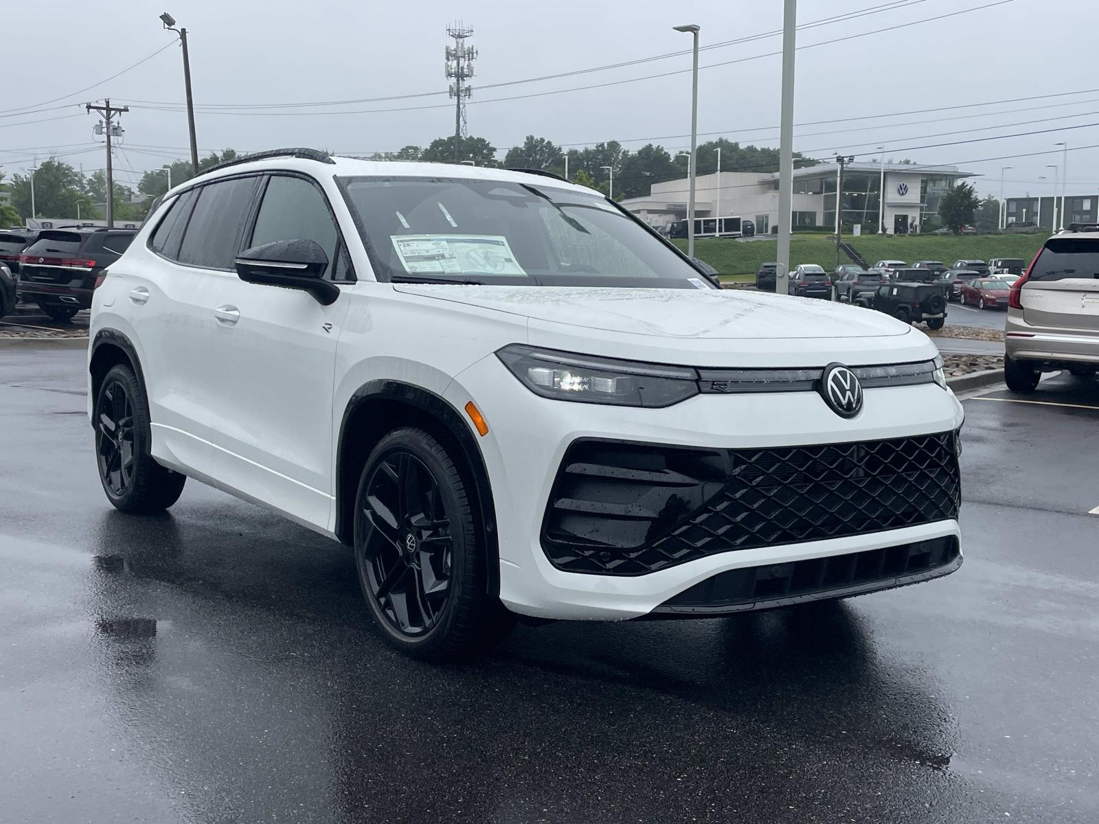 2026 Volkswagen Tiguan 2.0T SE R-Line Black's photo