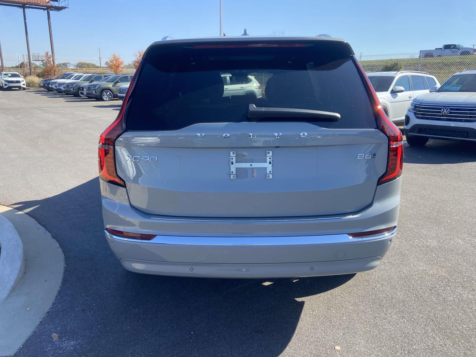 2026 Volvo XC90 Plus - Photo 8