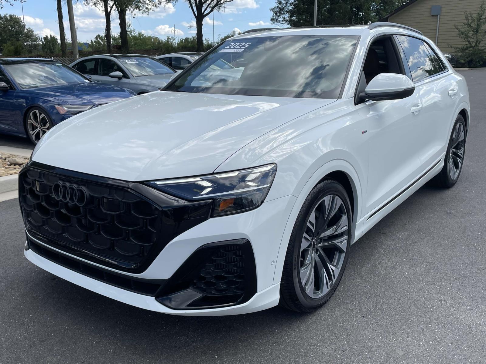 2025 Audi Q8 Prestige 55 photo 3