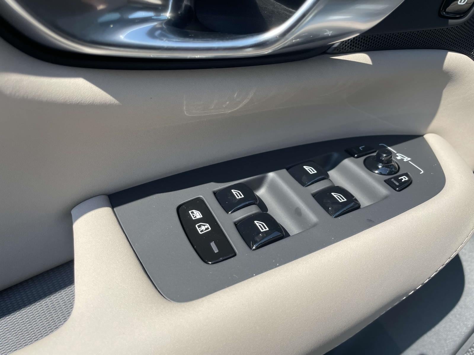 2026 Volvo XC90 Plus - Photo 19