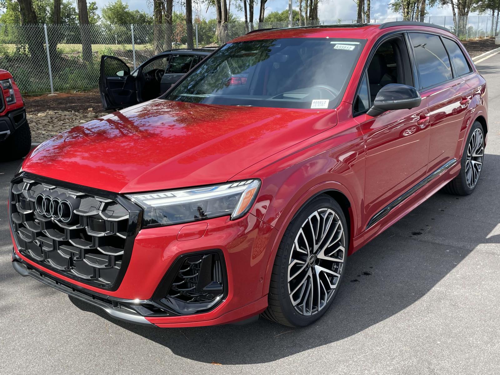 2025 Audi SQ7 Prestige photo 3