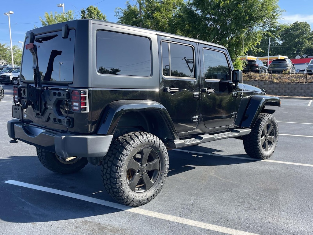 Used 2017 Jeep Wrangler Unlimited Sahara 4x4 Sport Utility