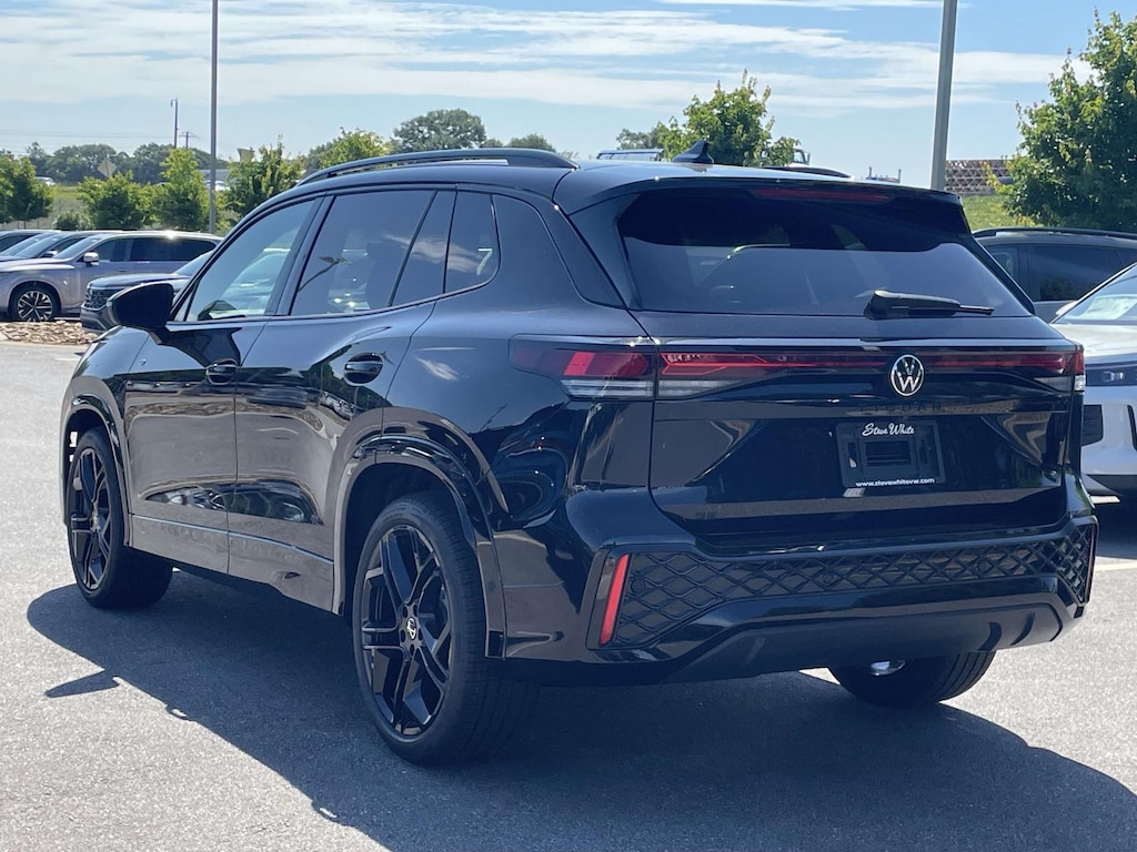 New 2026 Volkswagen Tiguan 2.0T SE R-Line Black Sport Utility