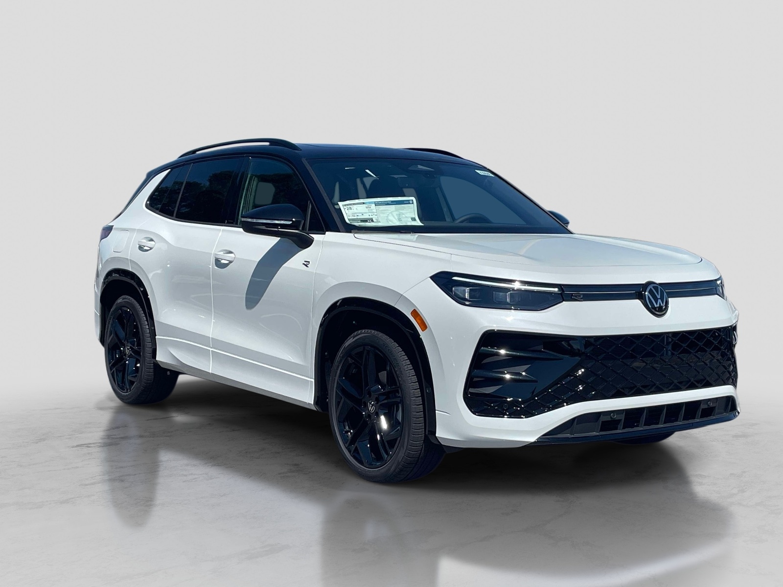 2026 Volkswagen Tiguan 2.0T SE R-Line Black's photo