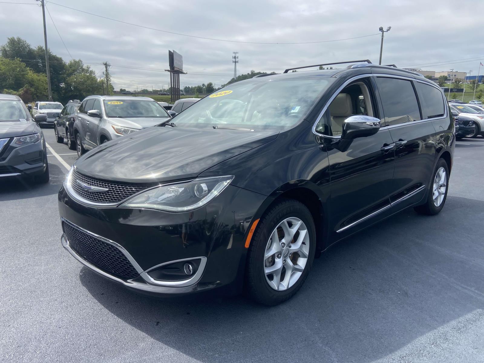 2020 Chrysler Pacifica Limited photo 3