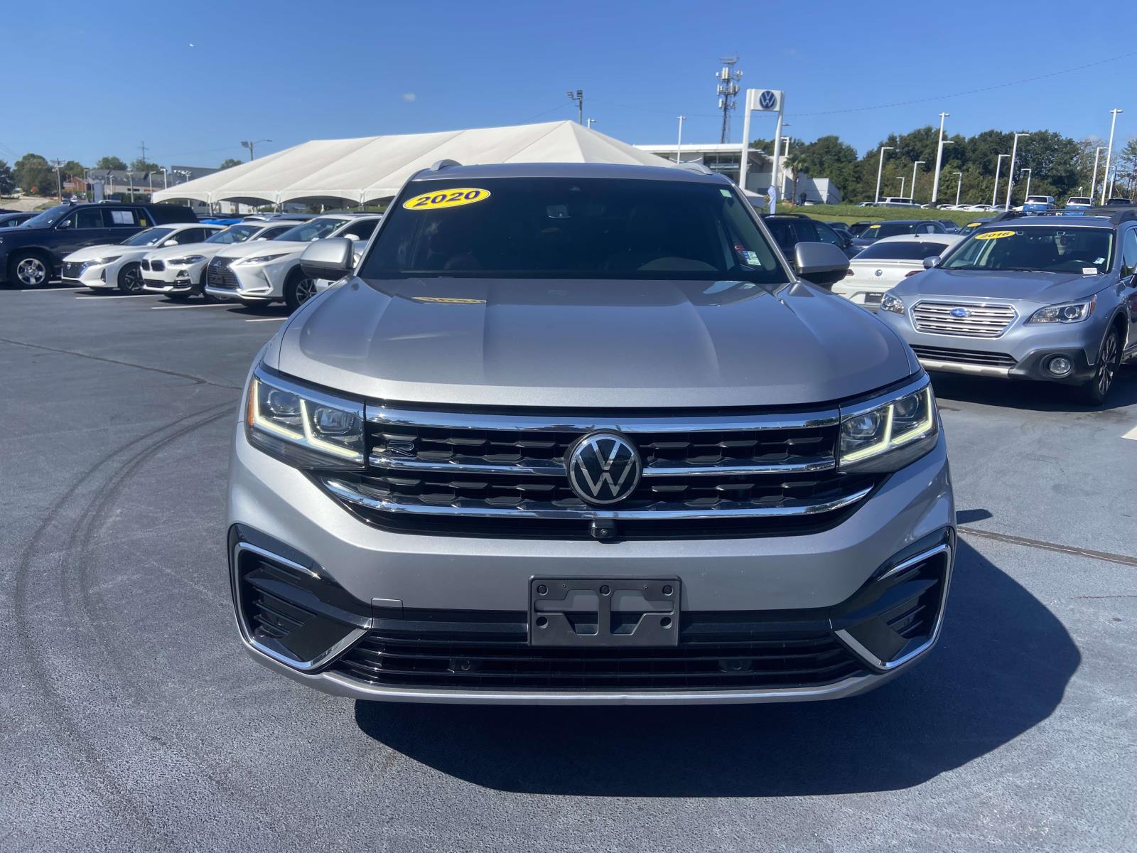 2020 Volkswagen Atlas Cross Sport V6 SEL Premium R-Line photo 2