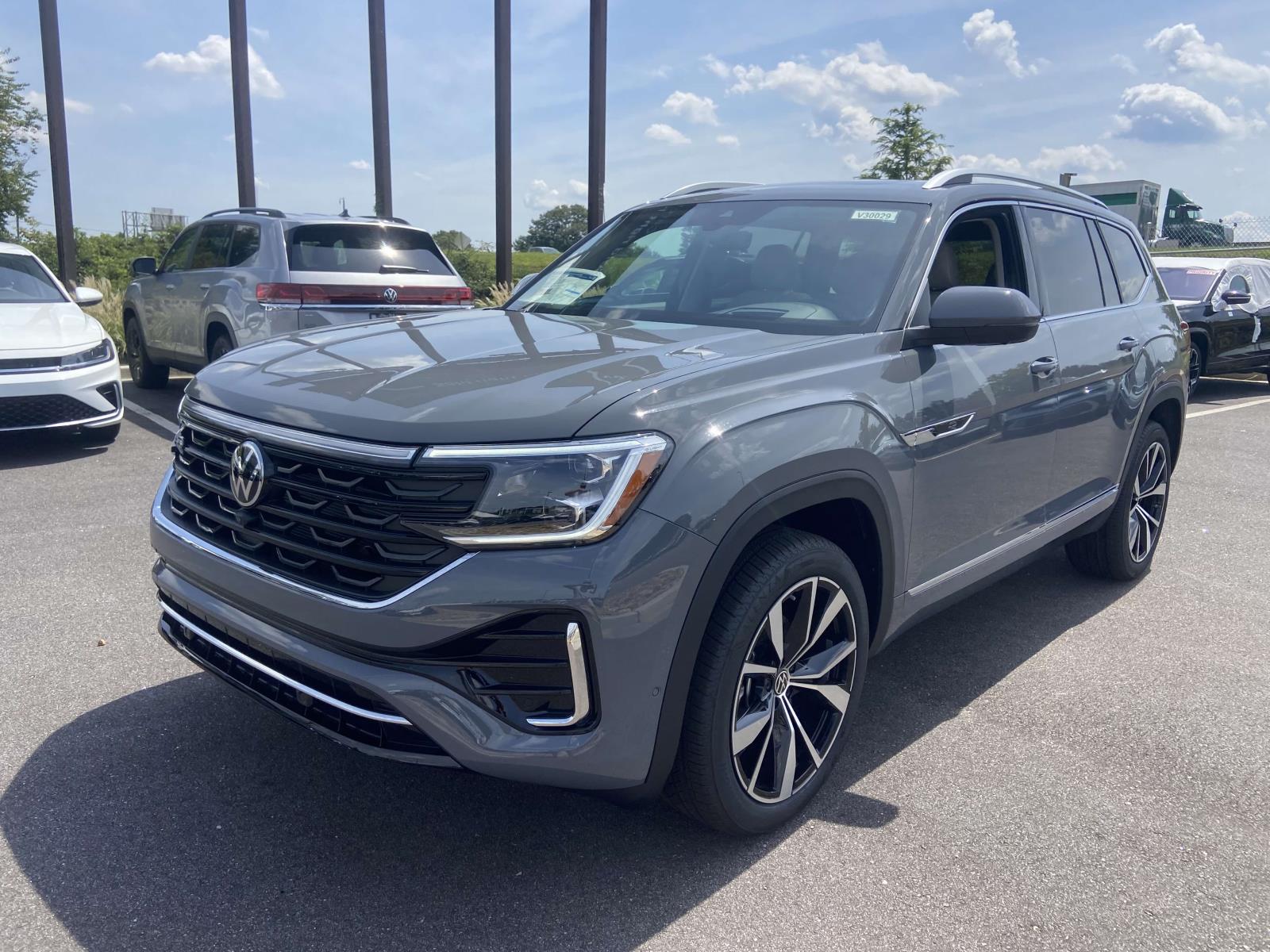 2026 Volkswagen Atlas SEL Premium R-Line photo 3