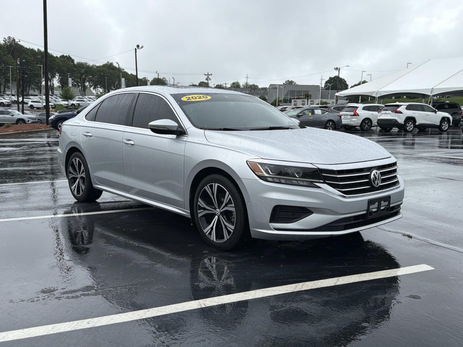 2020 Volkswagen Passat 2.0T SEL Auto's photo