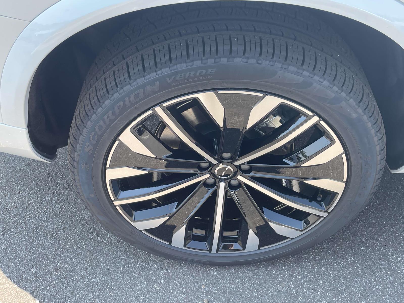 2026 Volvo XC90 Plus - Photo 8