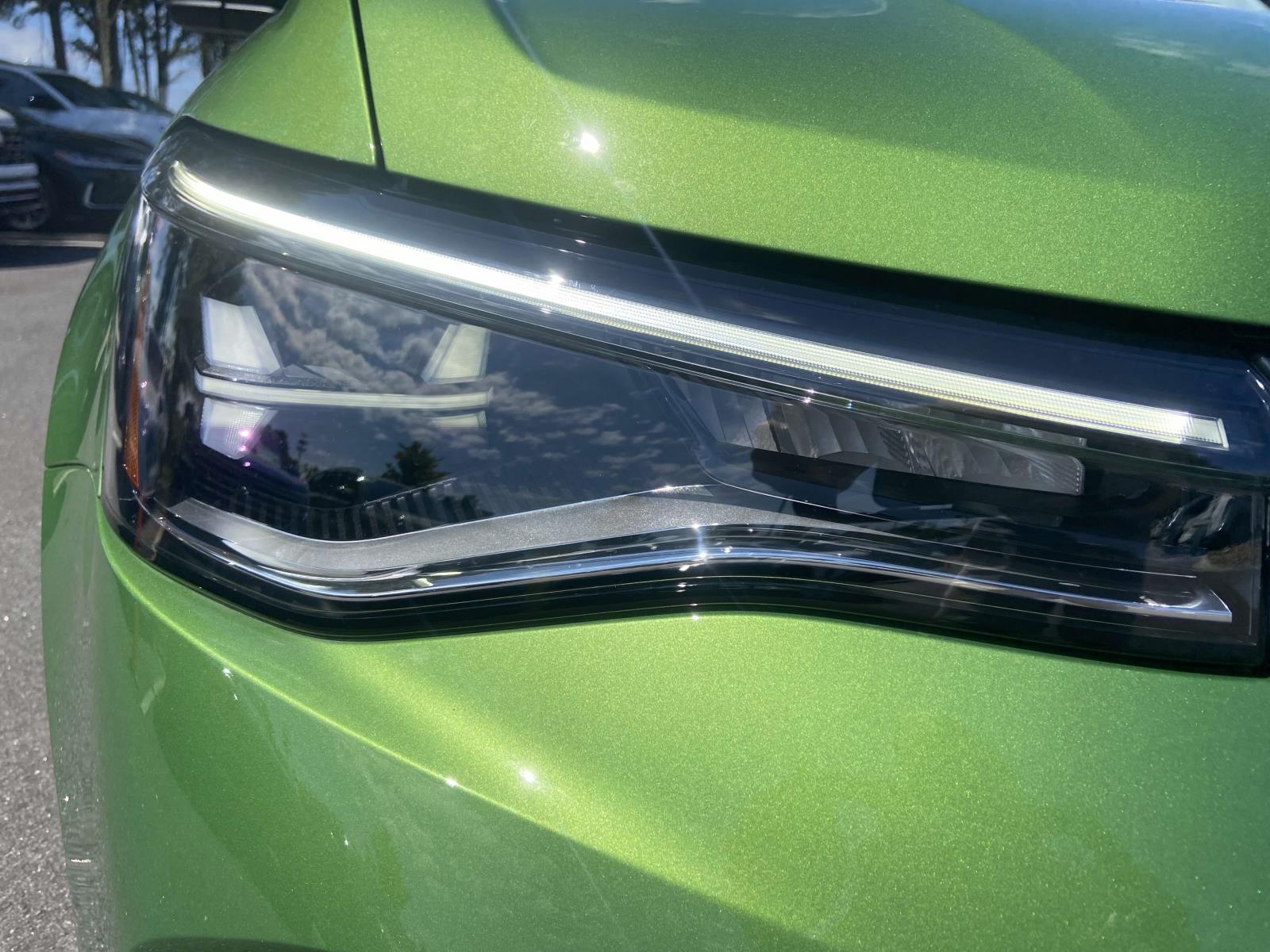 2025 Volkswagen Taos SE photo 4