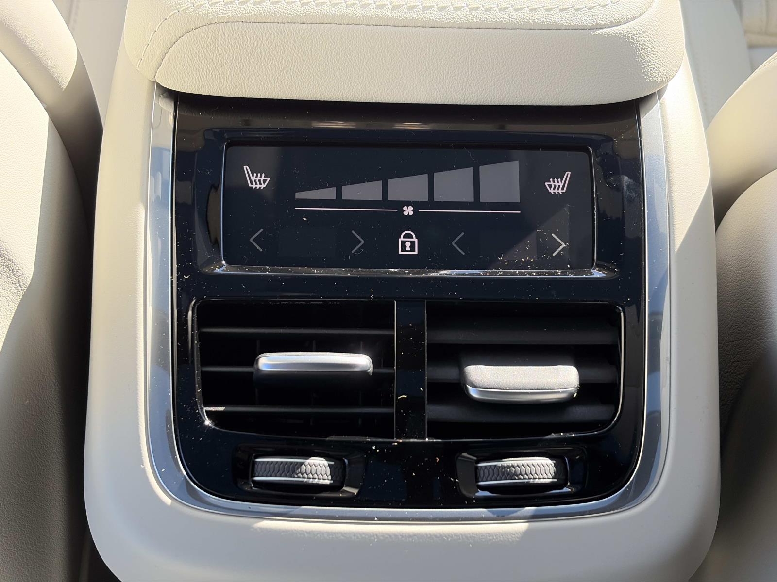 2026 Volvo XC60 Ultra - Photo 13