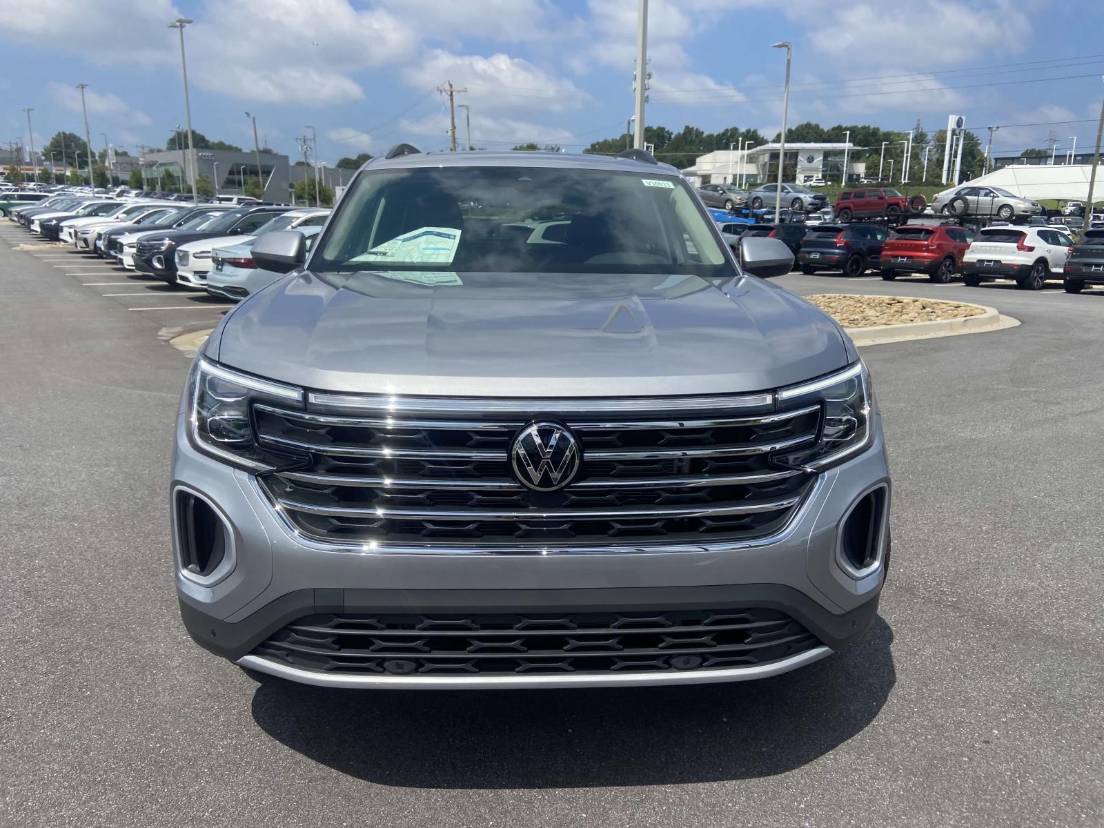 2026 Volkswagen Atlas SE Technology photo 2