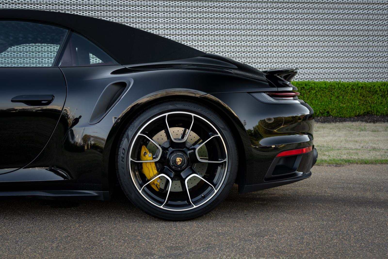 2024 Porsche 911 Turbo S - Photo 19