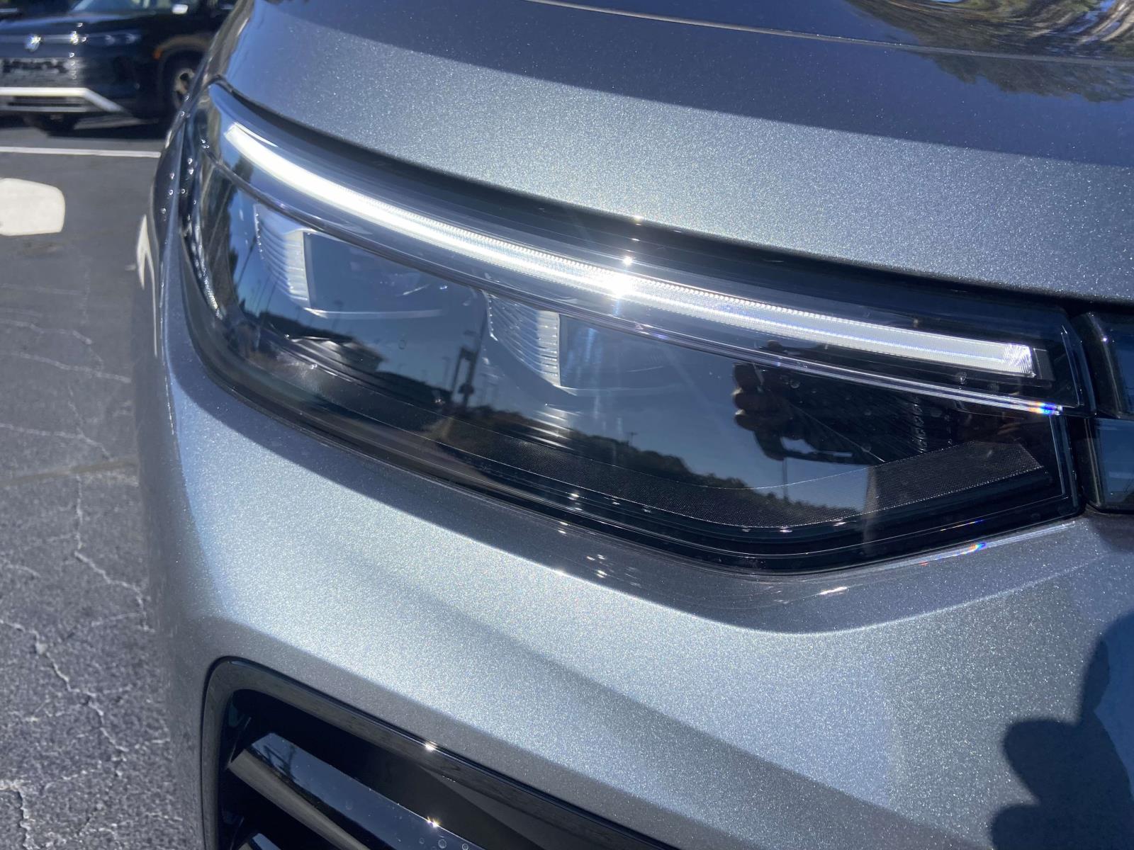 2026 Volkswagen Tiguan SE R-Line Black photo 2