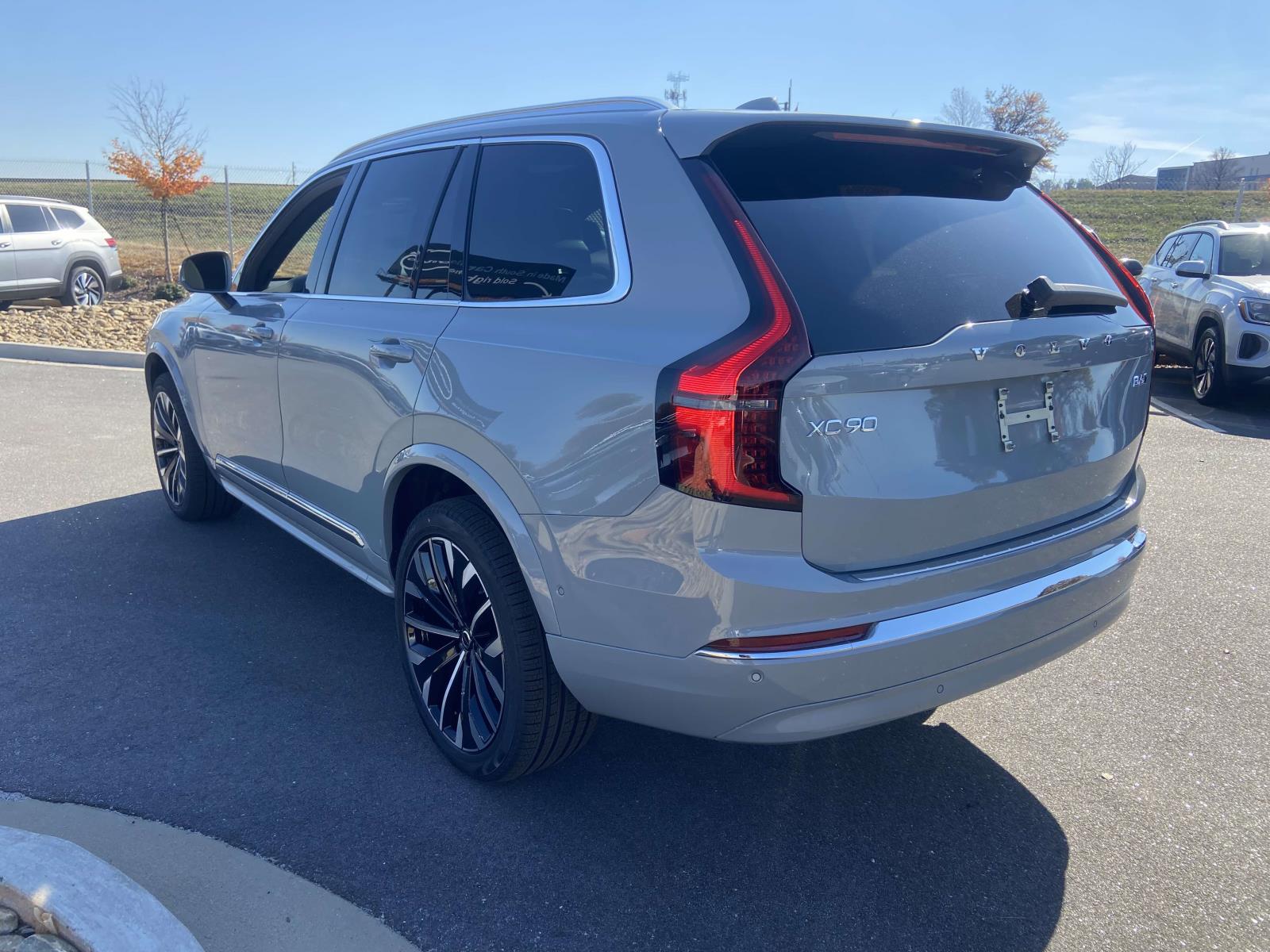 2026 Volvo XC90 Plus - Photo 7