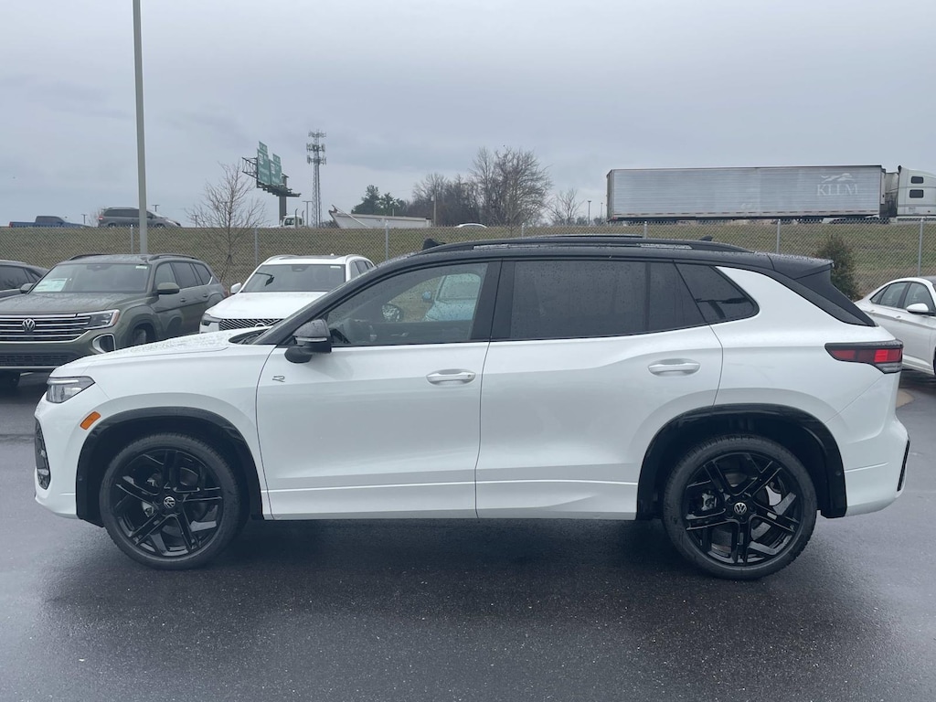 New 2026 Volkswagen Tiguan 2.0T SE R-Line Black FWD Sport Utility