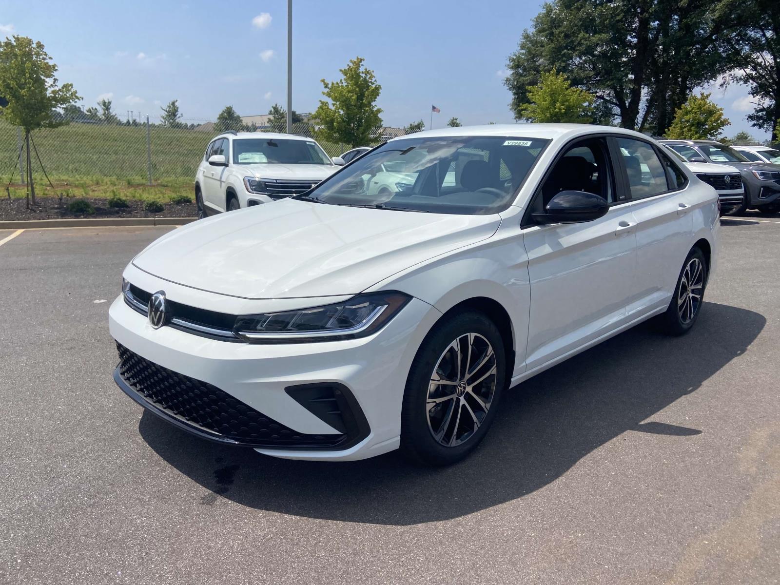 2025 Volkswagen Jetta 1.5T Sport photo 3