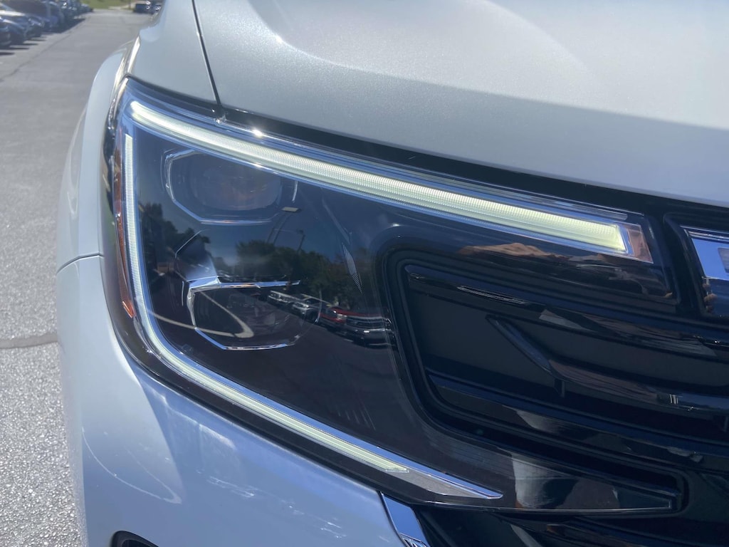 Certified 2025 Volkswagen Atlas Cross Sport 2.0T SEL Premium R-Line 4MOTION Sport Utility