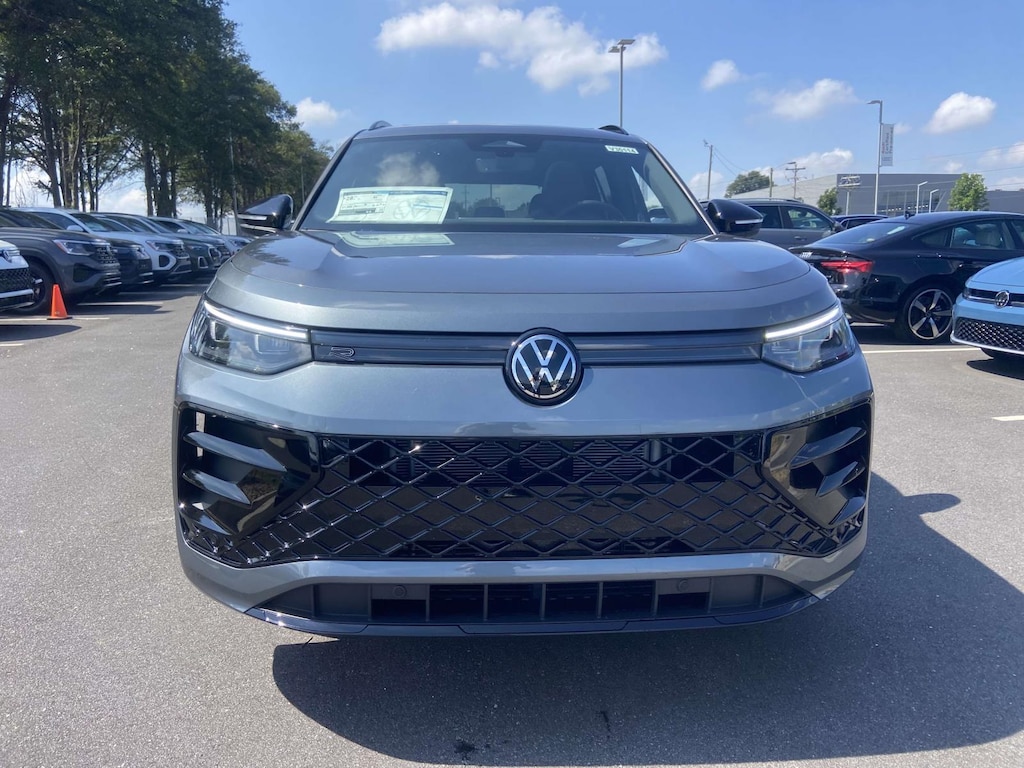 New 2025 Volkswagen Tiguan 2.0T SE R-Line Black Sport Utility
