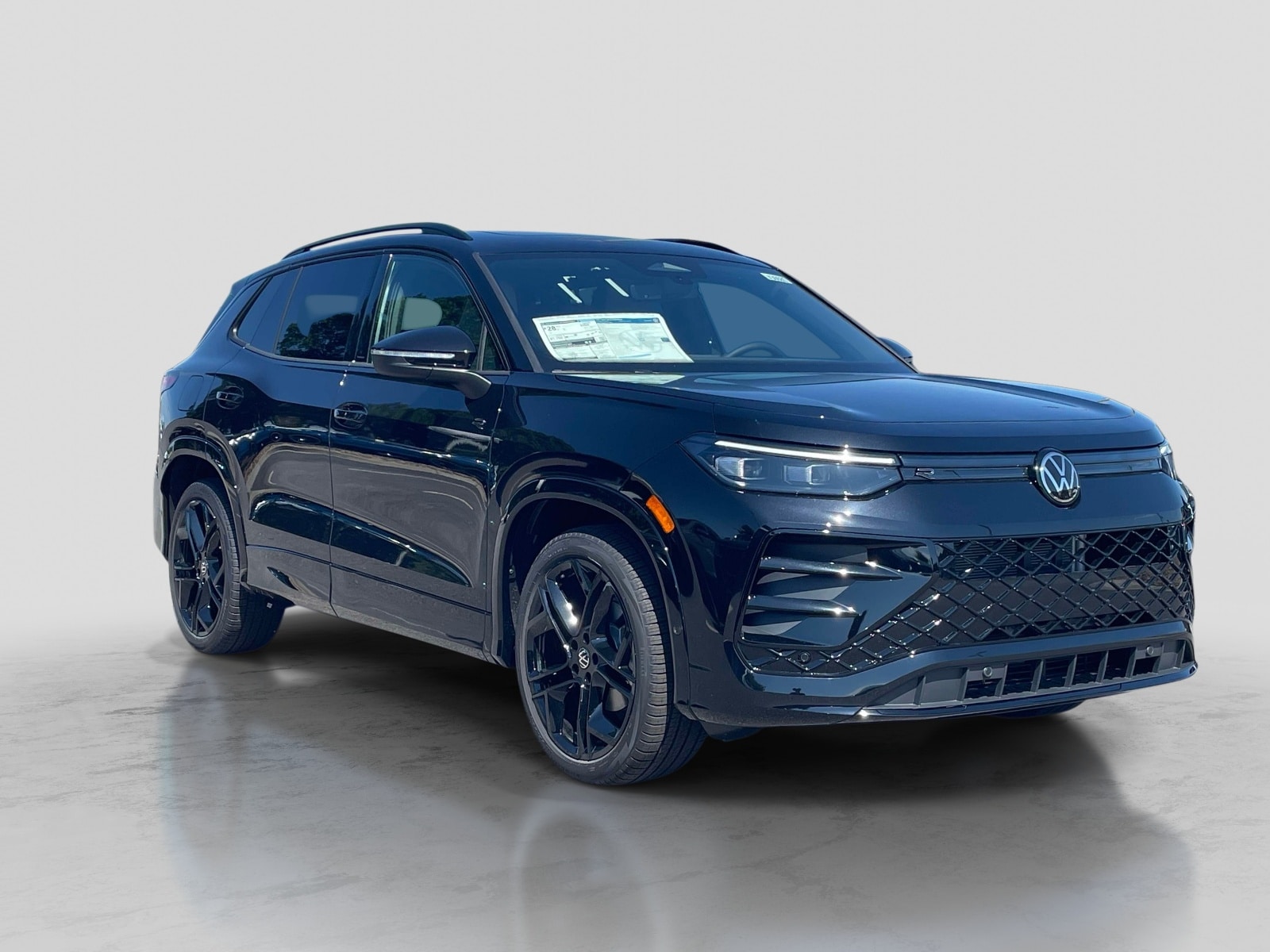 2026 Volkswagen Tiguan 2.0T SE R-Line Black's photo