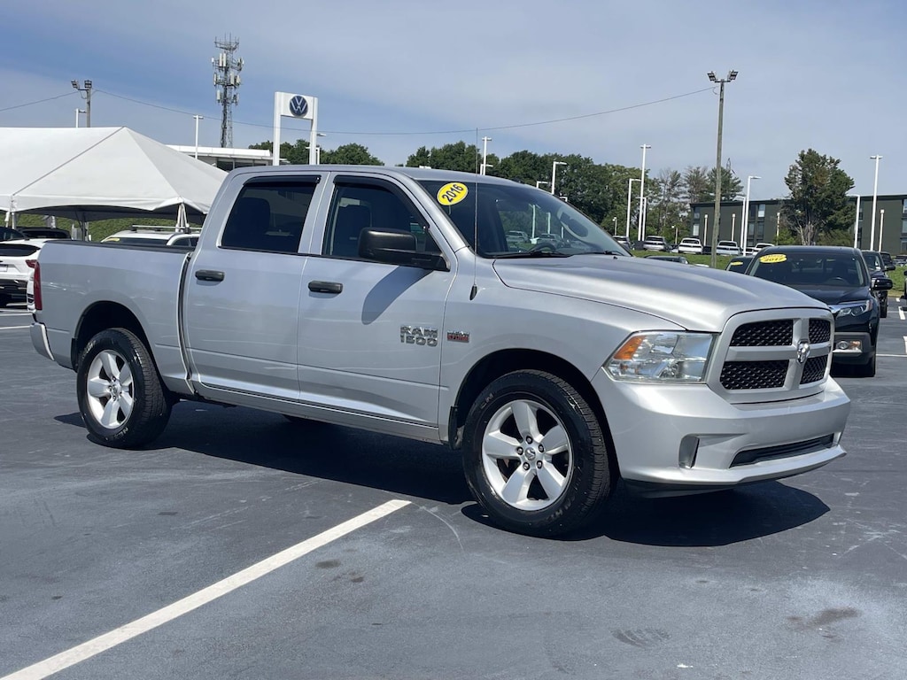 Used 2016 Ram 1500 4WD Crew Cab 140.5 Express Crew Cab Pickup
