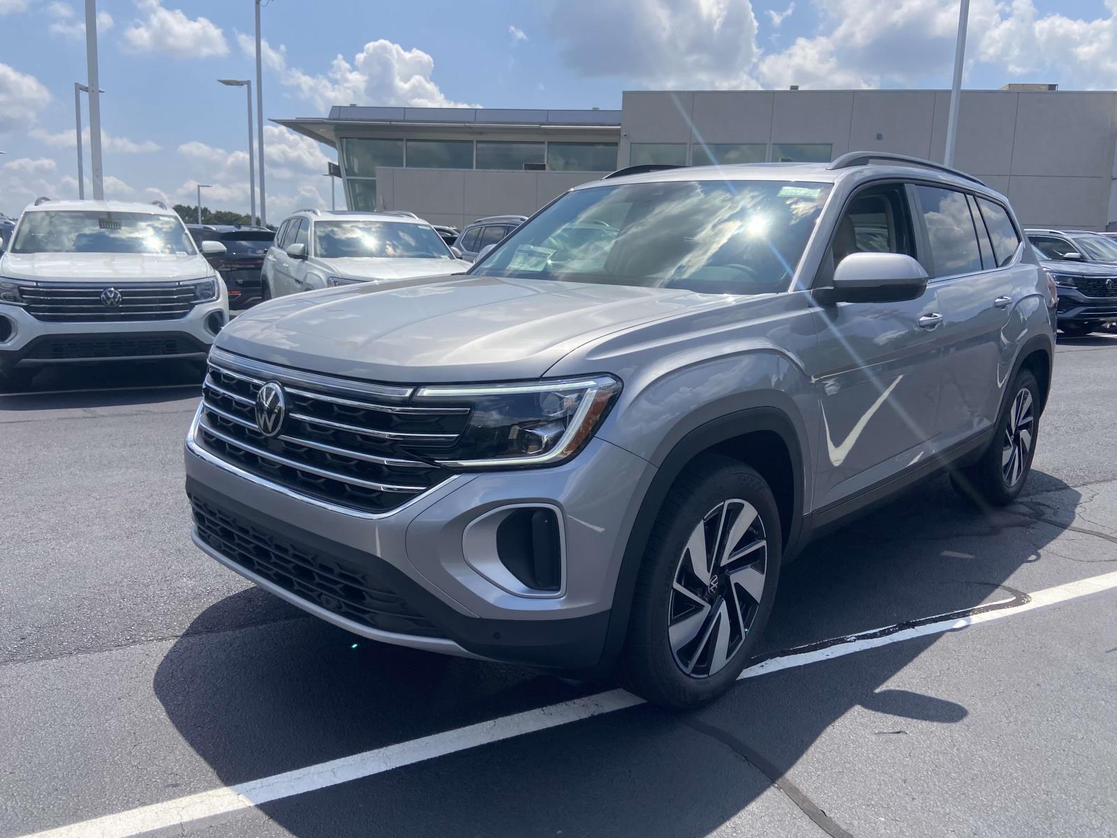 2026 Volkswagen Atlas SE Technology photo 2