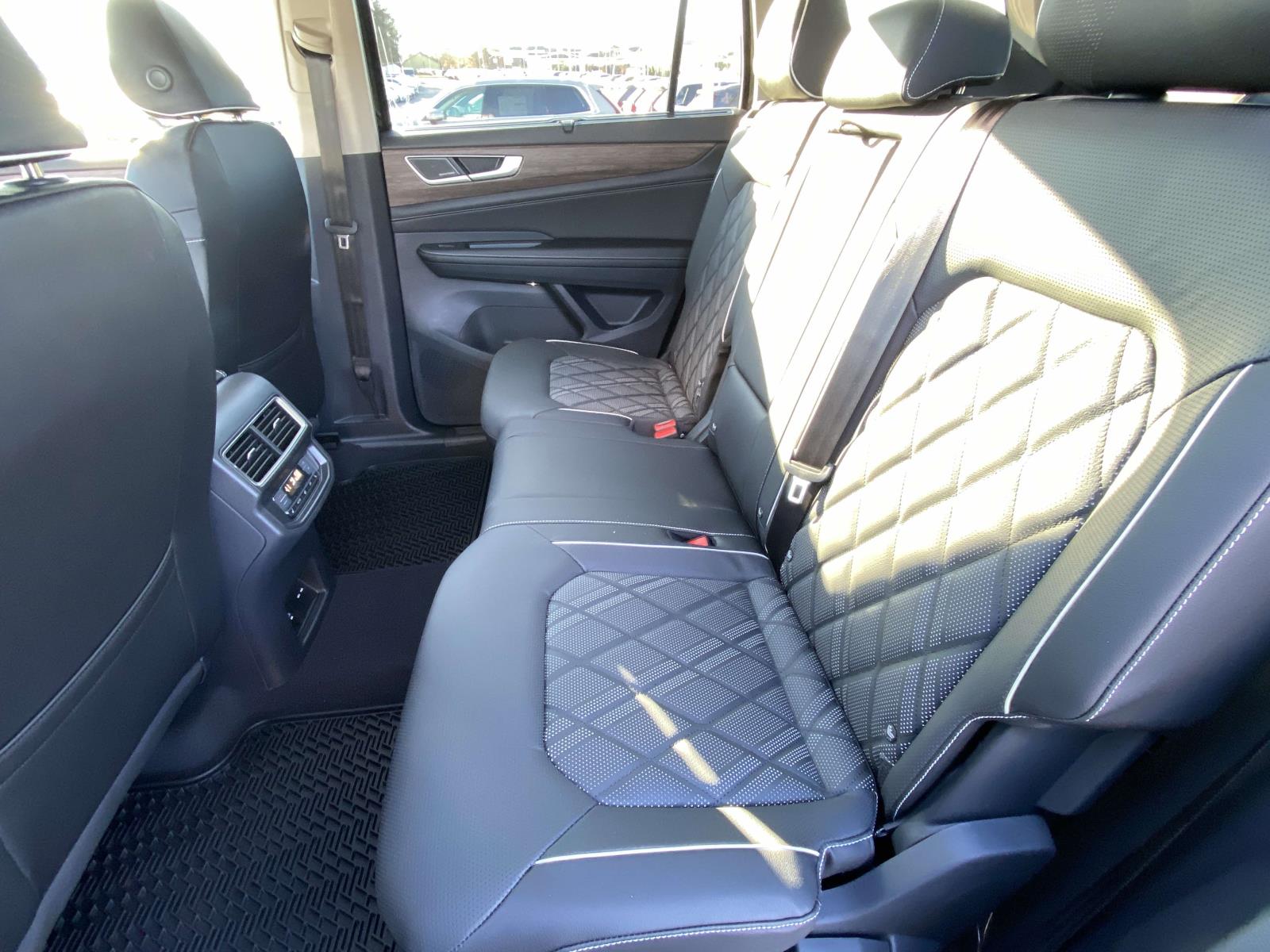 2026 Volkswagen Atlas SEL Premium R-Line - Photo 12