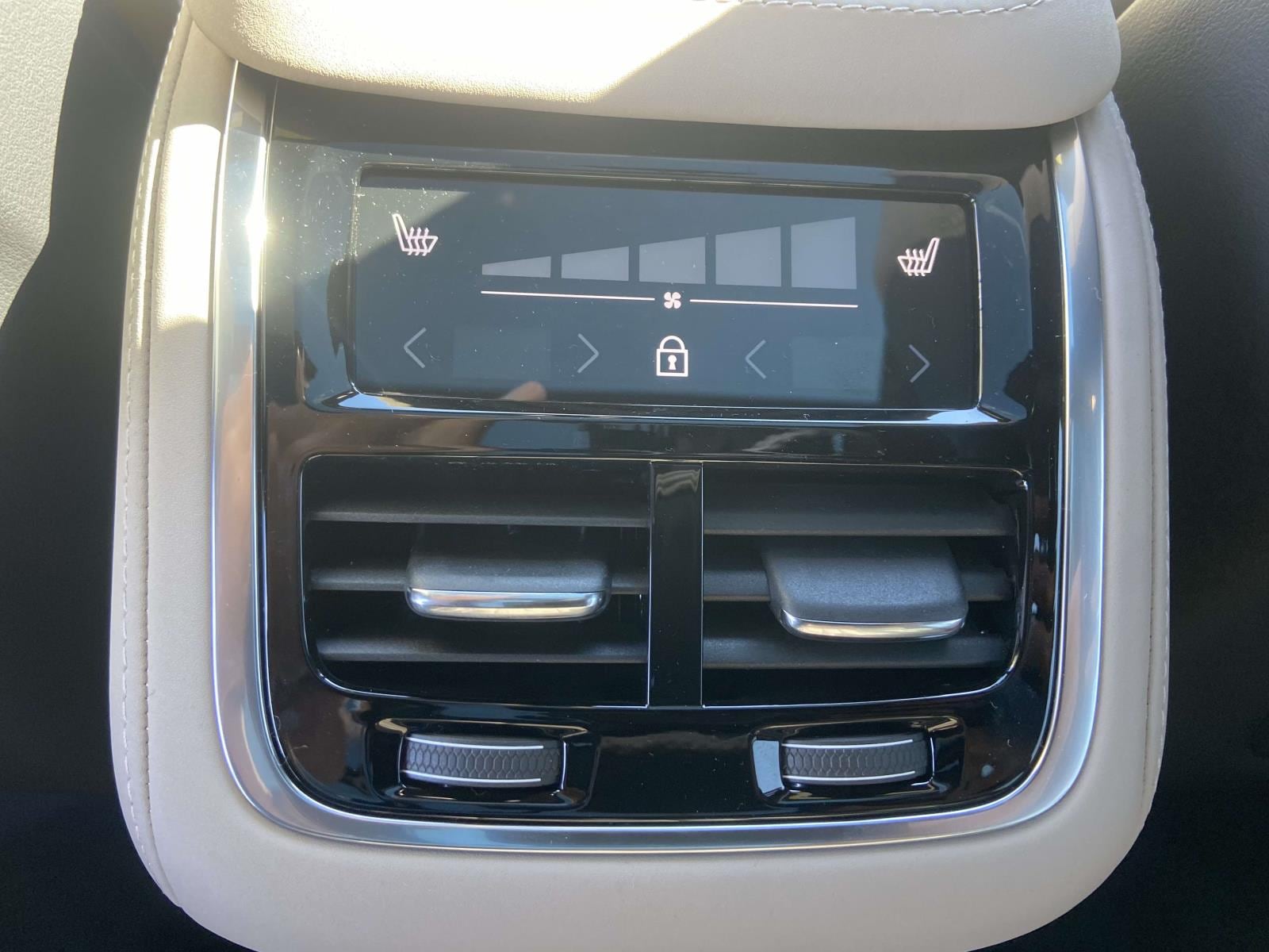 2026 Volvo XC90 Plus - Photo 16