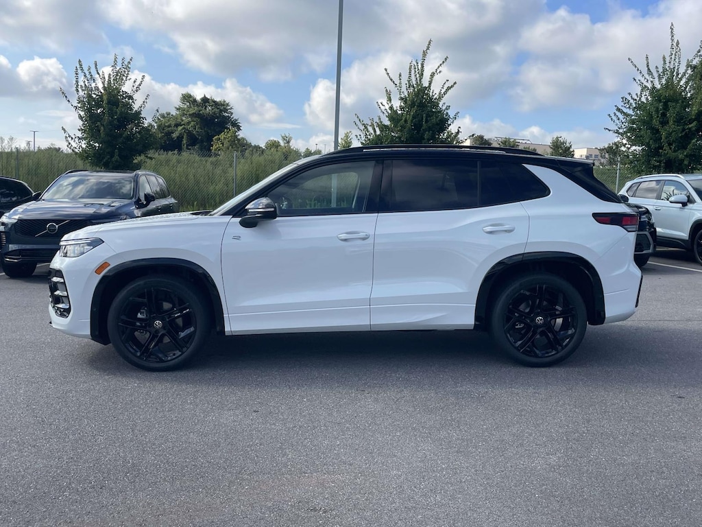 New 2026 Volkswagen Tiguan 2.0T SE R-Line Black Sport Utility