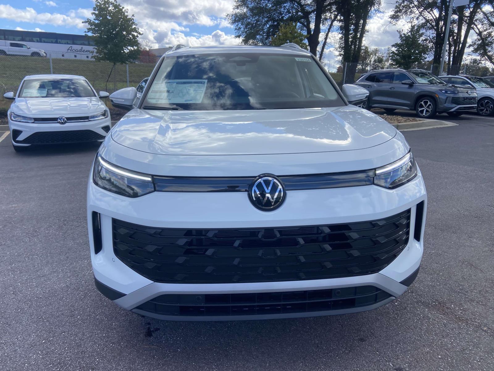 2026 Volkswagen Tiguan SE Sport photo 2