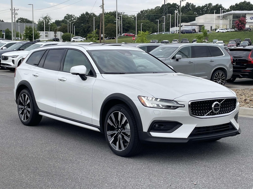 New 2026 Volvo V60 Cross Country B5 Ultra Car