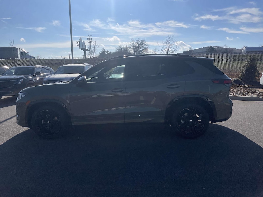 New 2026 Volkswagen Tiguan 2.0T SE R-Line Black FWD Sport Utility