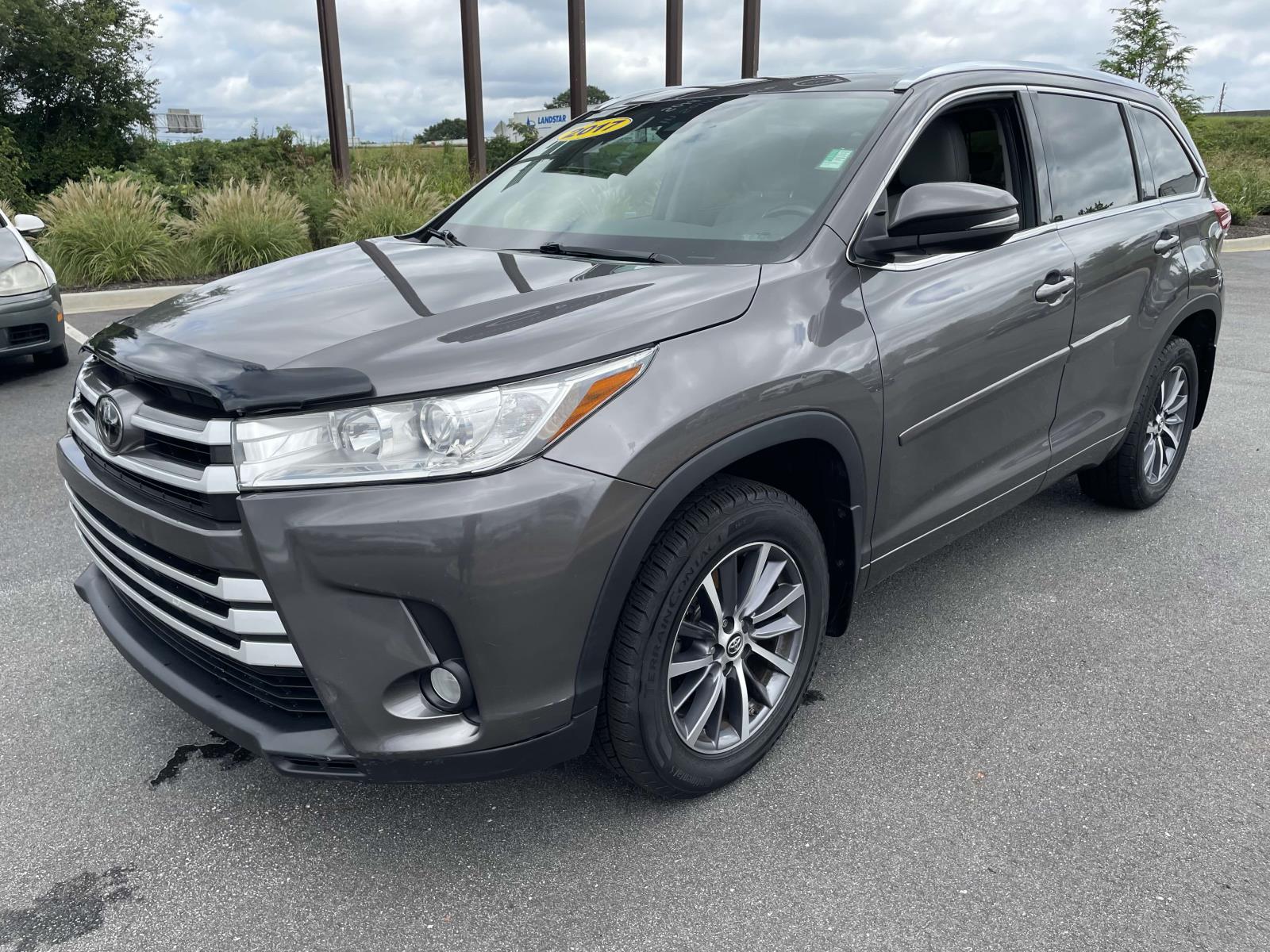 2017 Toyota Highlander XLE photo 3