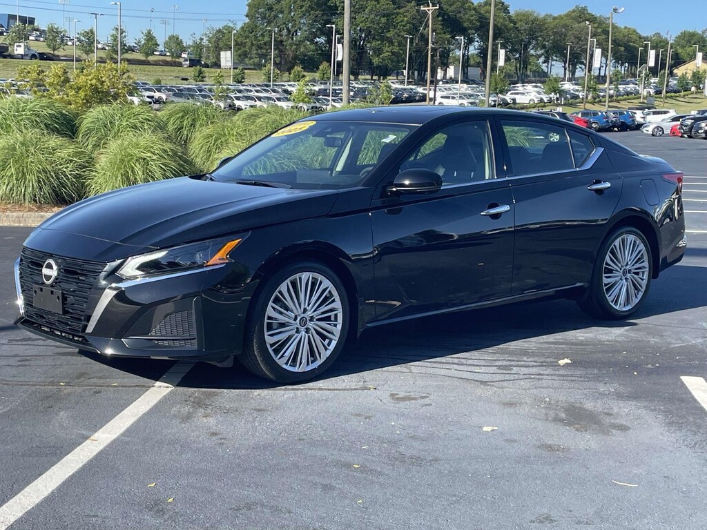 Used 2025 Nissan Altima SL FWD Car