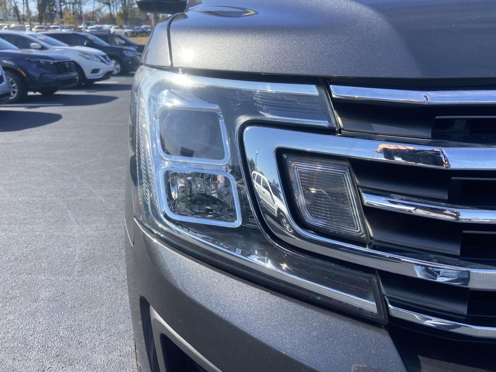 2019 Ford Expedition XLT photo 3