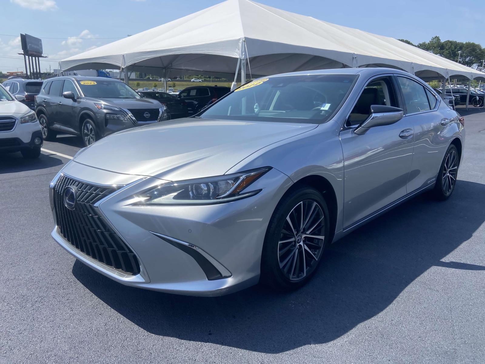 2022 Lexus ES 300h photo 3