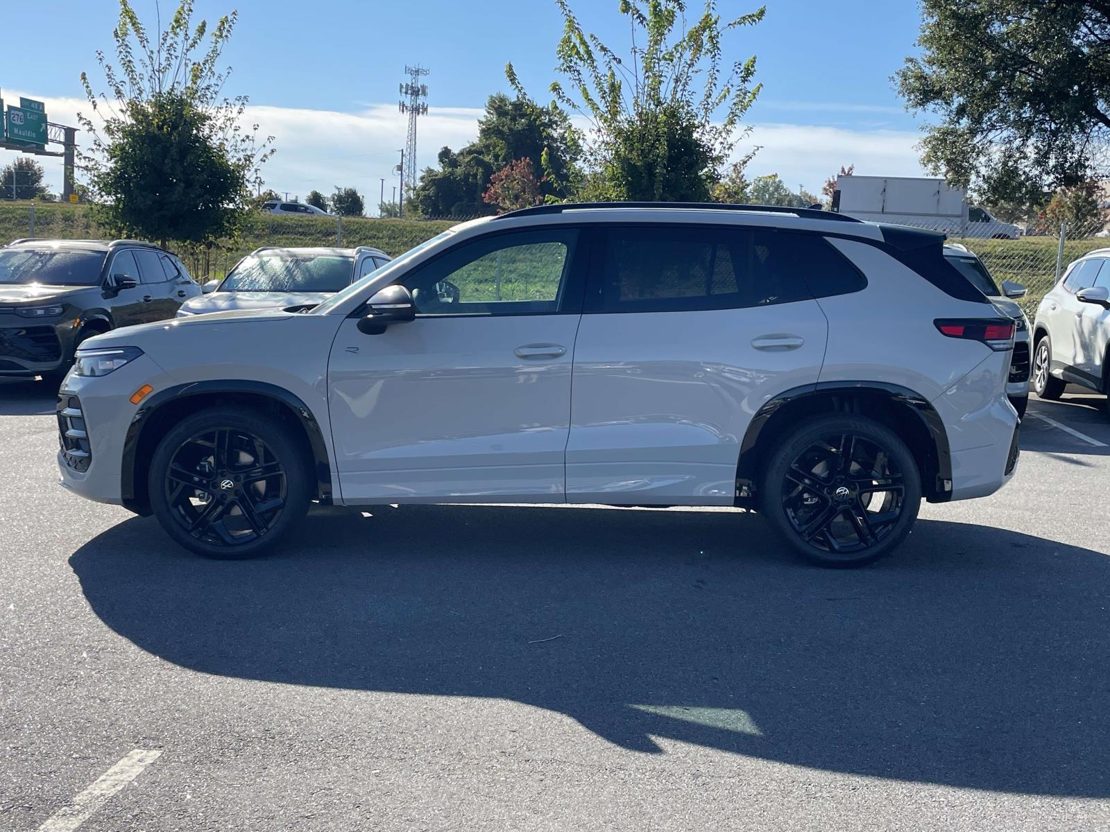 New 2026 Volkswagen Tiguan 2.0T SE R-Line Black Sport Utility