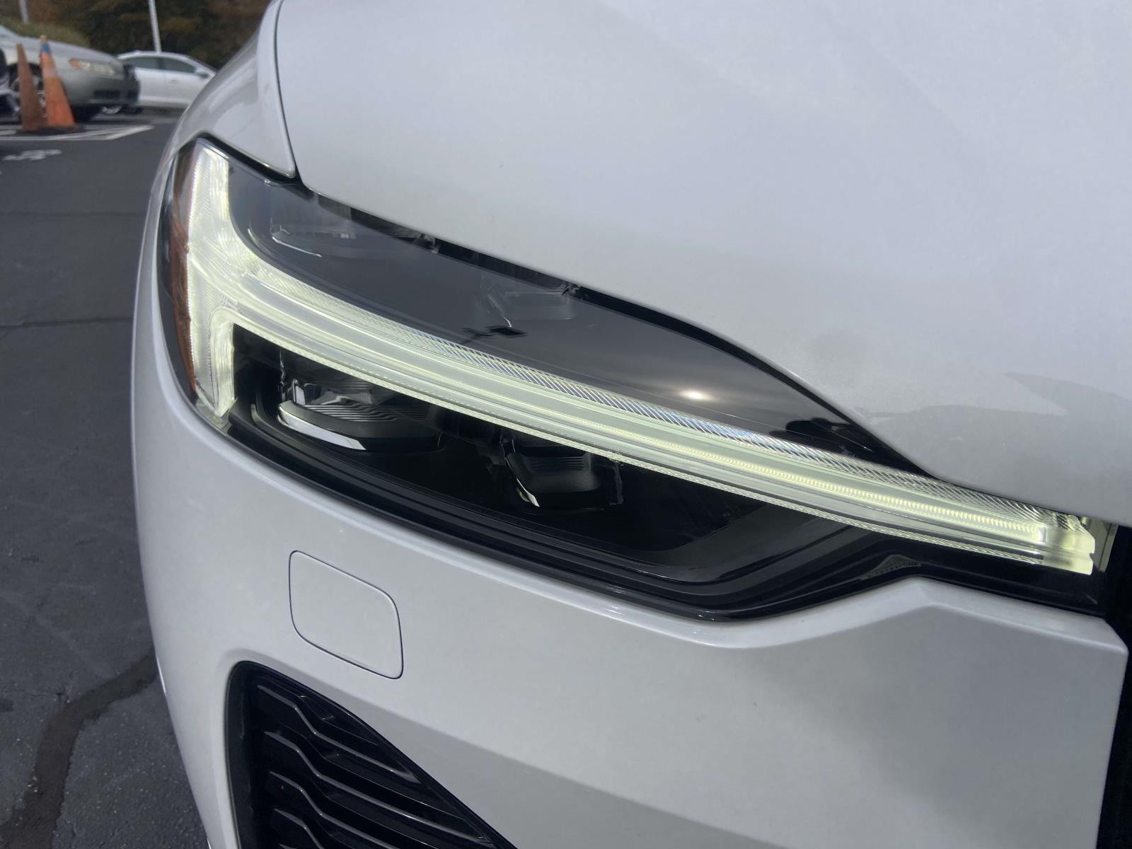 2023 Volvo XC60 B5 Plus photo 4