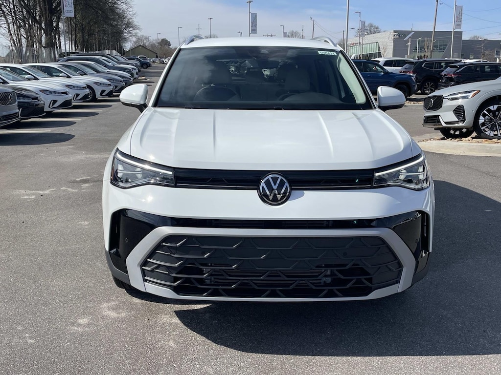 New 2026 Volkswagen Taos SE FWD Sport Utility