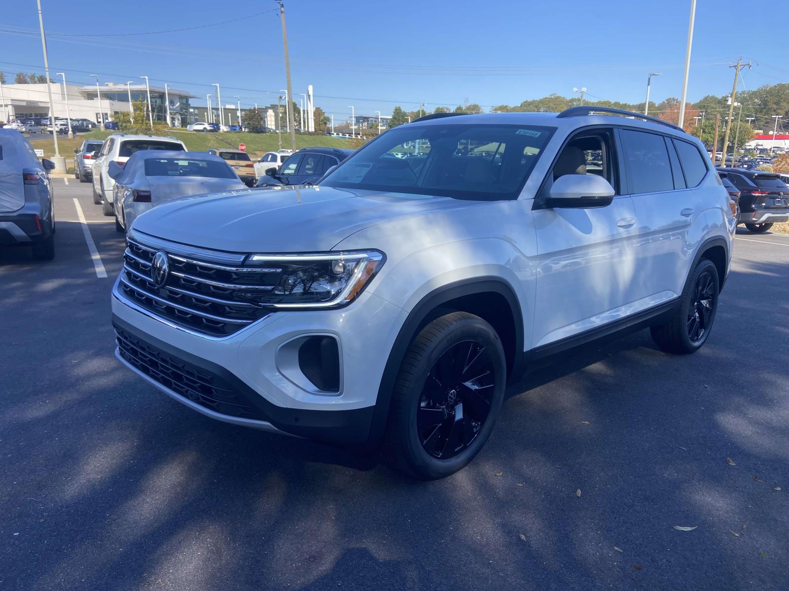 2026 Volkswagen Atlas SE Technology photo 2