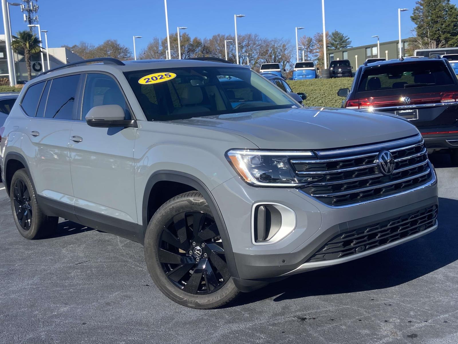 2025 Volkswagen Atlas SE w/Tech's photo