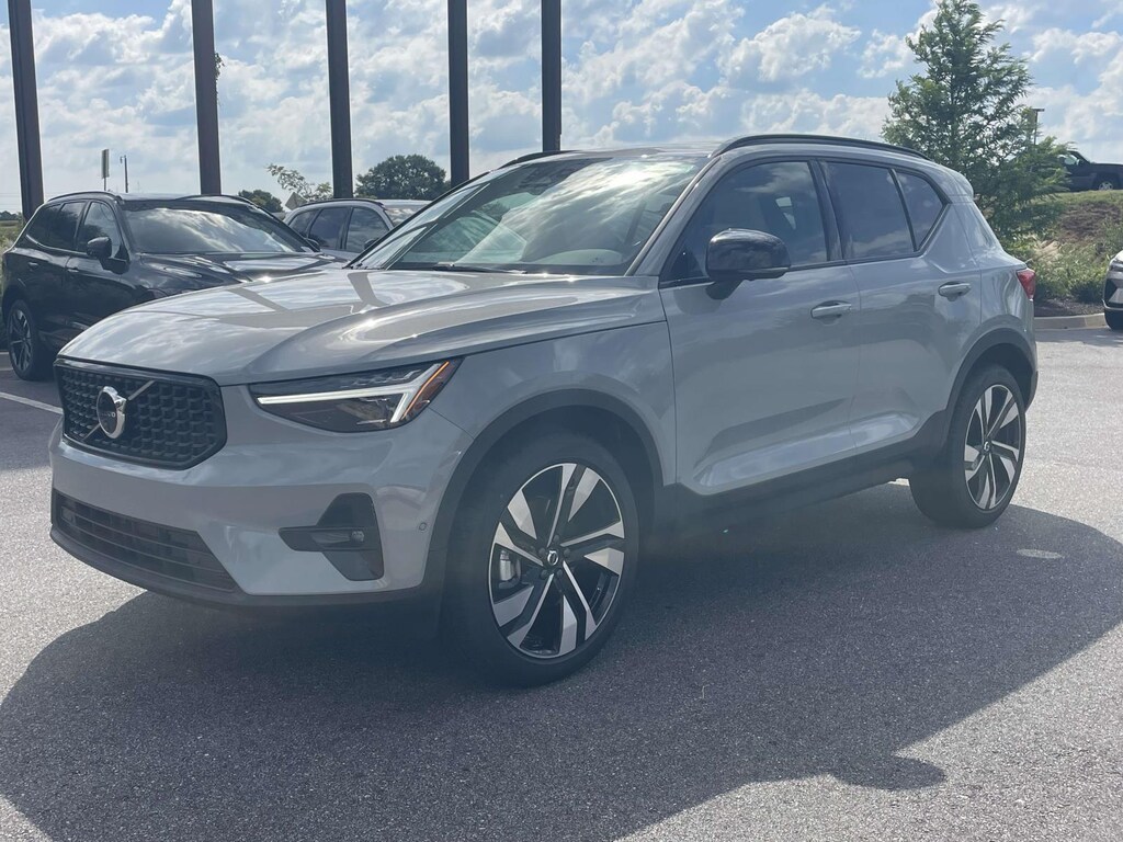 New 2026 Volvo XC40 B5 Ultra Sport Utility