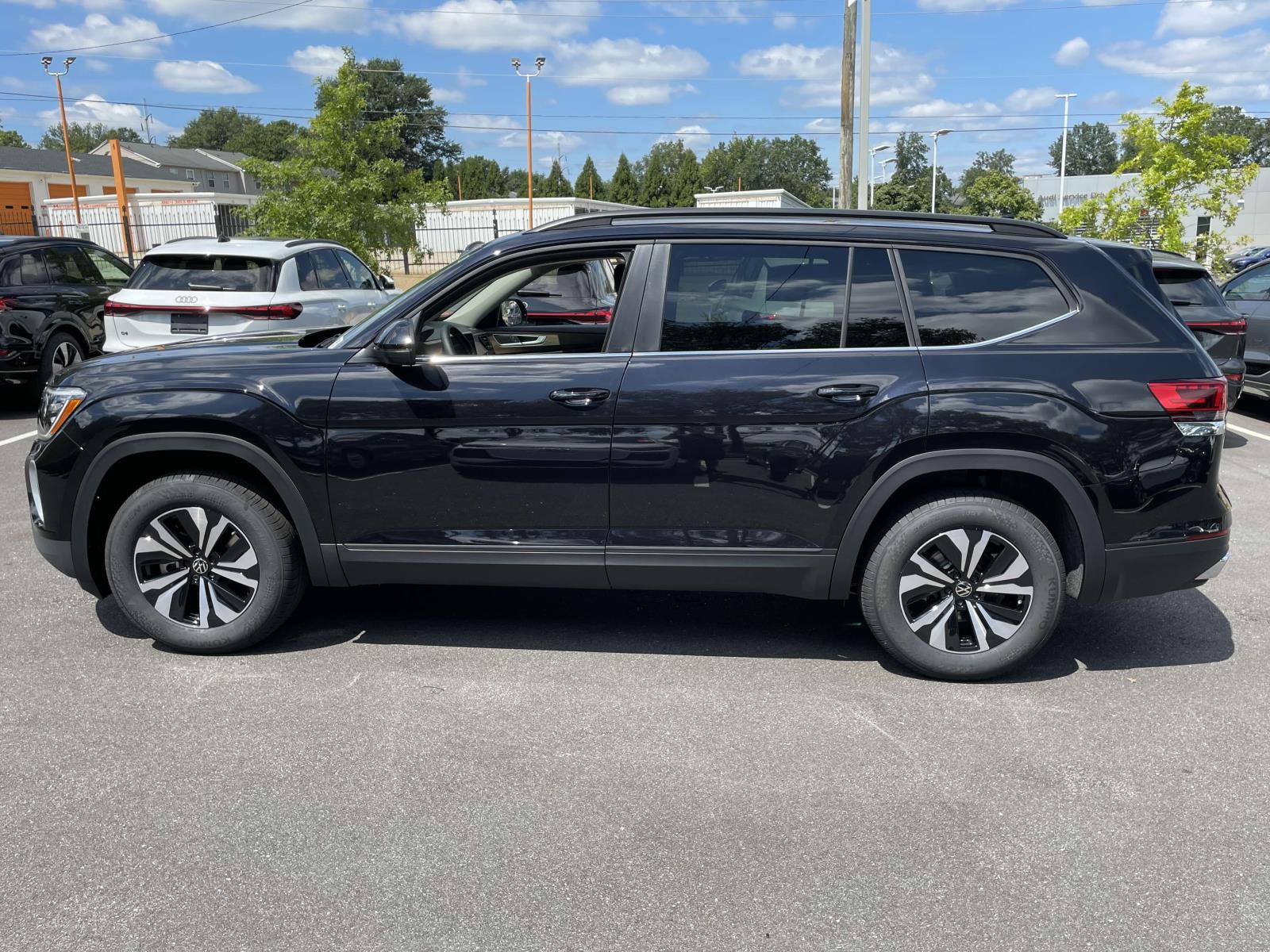 2026 Volkswagen Atlas SE photo 4
